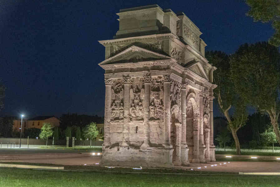 Francia - Orange 008 - Arco del Triunfo - imagen nocturna 08.jpg